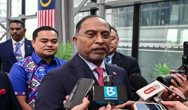 Menteri Pendidikan Tinggi Datuk Seri Dr Zambry Abd Kadir bercakap ketika sidang media selepas Majlis Perasmian Transformasi Digitalisasi Pengalaman Pesakit di Pusat Perubatan Universiti Malaya (PPUM) dan Majlis Menandatangani Memorandum Persefahaman (MoU) Pertukaran Rekod Perubatan di Bangunan Plaza PPUM di ibu negara/BERNAMA